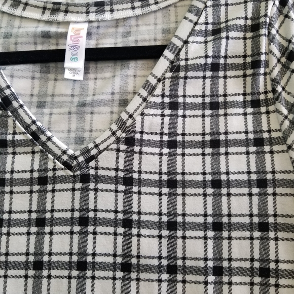 Lularoe Christy Tee - Picture 2 of 2